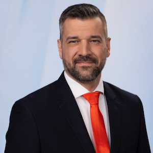 László András